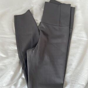 NEW Vuori Evolve Leggings, Small, Gray
